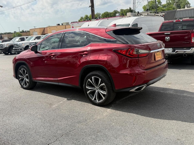 Lexus RX Vehicle Full-screen Gallery Image 07