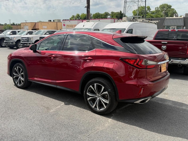 Lexus RX Vehicle Full-screen Gallery Image 08