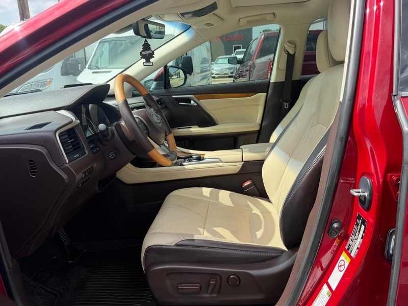 Lexus RX Vehicle Full-screen Gallery Image 10