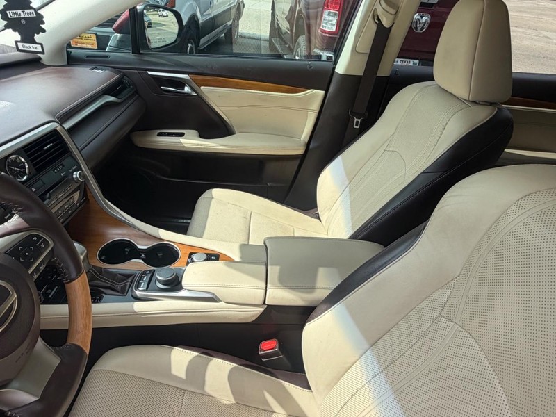 Lexus RX Vehicle Full-screen Gallery Image 12