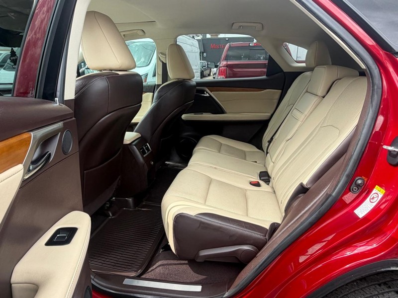 Lexus RX Vehicle Full-screen Gallery Image 13