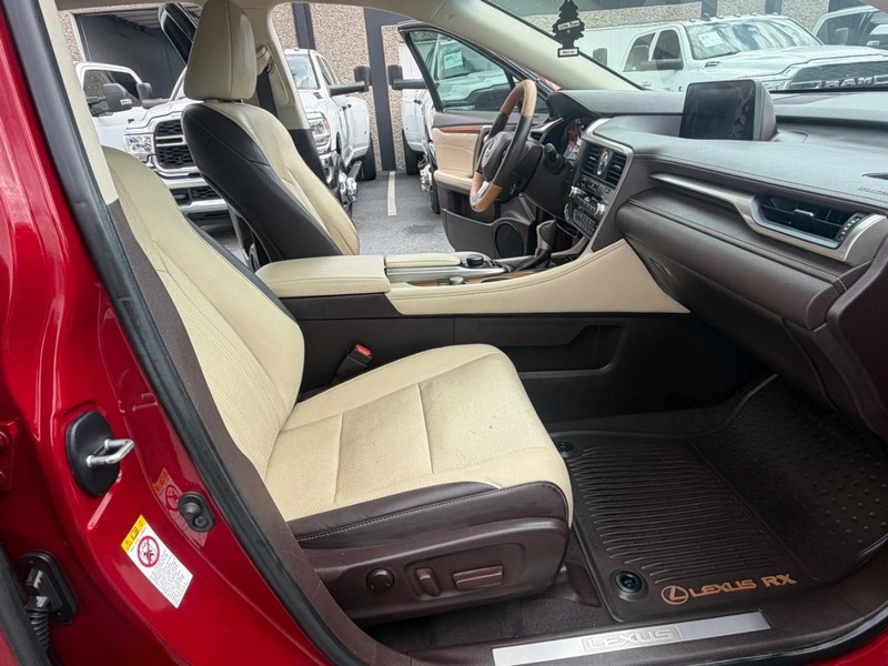 Lexus RX Vehicle Full-screen Gallery Image 16