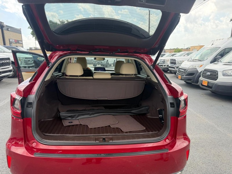 Lexus RX Vehicle Full-screen Gallery Image 22