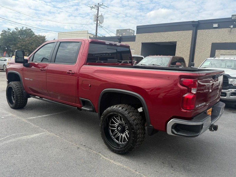 Chevrolet Silverado 2500HD Vehicle Full-screen Gallery Image 11