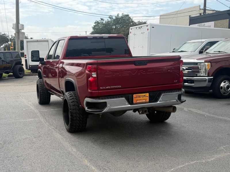 Chevrolet Silverado 2500HD Vehicle Full-screen Gallery Image 12