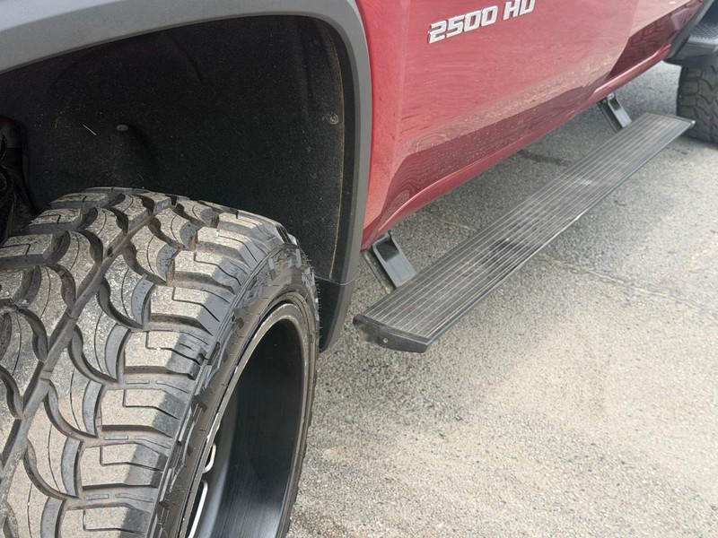 Chevrolet Silverado 2500HD Vehicle Full-screen Gallery Image 13