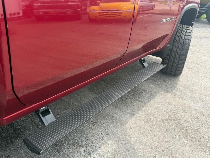 Chevrolet Silverado 2500HD Vehicle Full-screen Gallery Image 15
