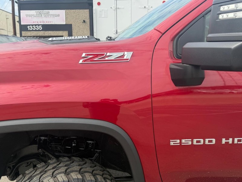 Chevrolet Silverado 2500HD Vehicle Full-screen Gallery Image 17