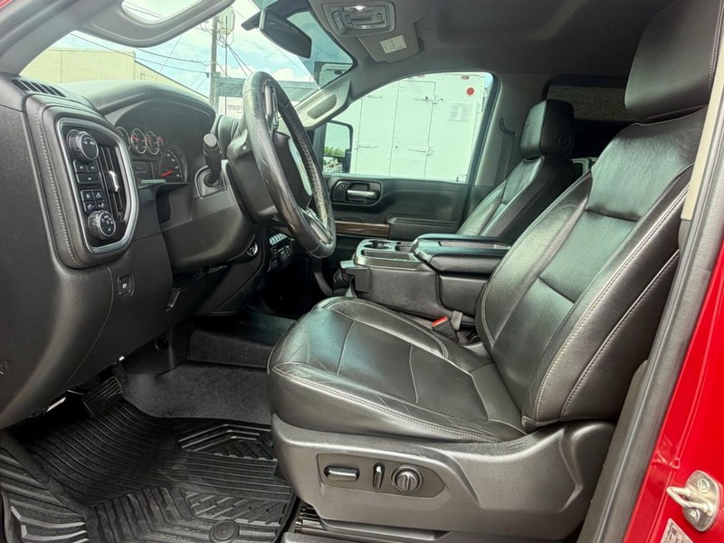 Chevrolet Silverado 2500HD Vehicle Full-screen Gallery Image 22