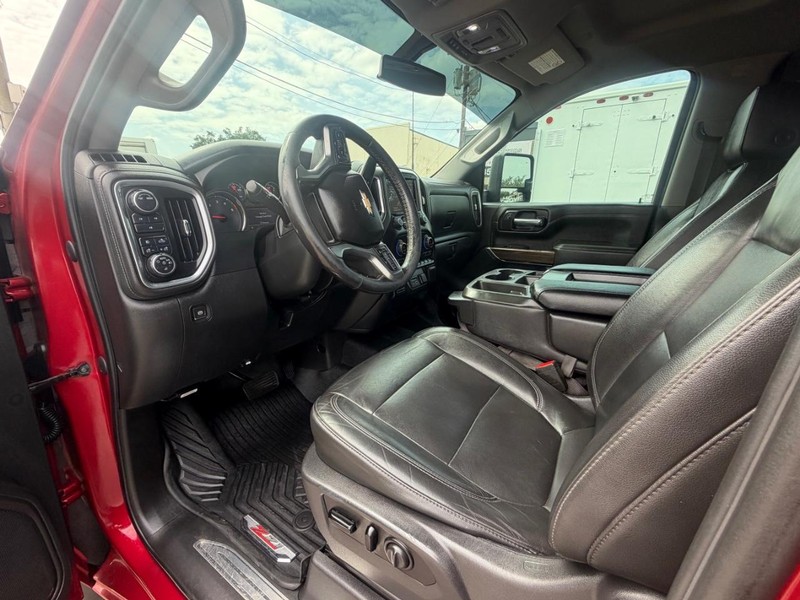 Chevrolet Silverado 2500HD Vehicle Full-screen Gallery Image 23