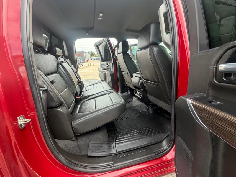 Chevrolet Silverado 2500HD Vehicle Full-screen Gallery Image 24