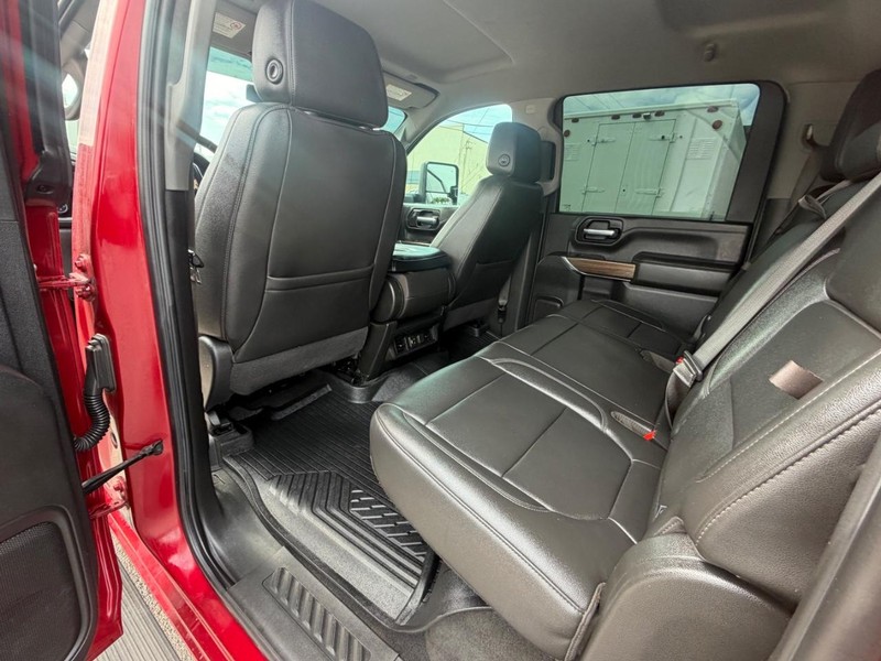 Chevrolet Silverado 2500HD Vehicle Full-screen Gallery Image 25