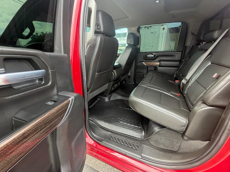 Chevrolet Silverado 2500HD Vehicle Full-screen Gallery Image 26