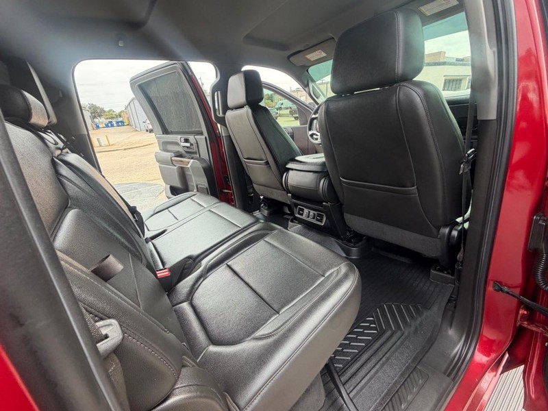 Chevrolet Silverado 2500HD Vehicle Full-screen Gallery Image 27