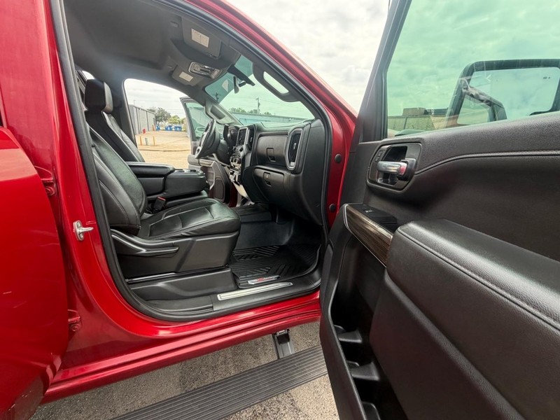 Chevrolet Silverado 2500HD Vehicle Full-screen Gallery Image 28