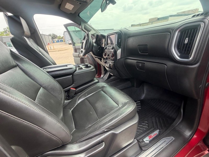Chevrolet Silverado 2500HD Vehicle Full-screen Gallery Image 29