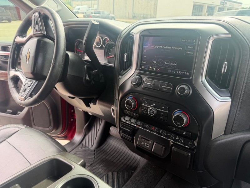 Chevrolet Silverado 2500HD Vehicle Full-screen Gallery Image 30