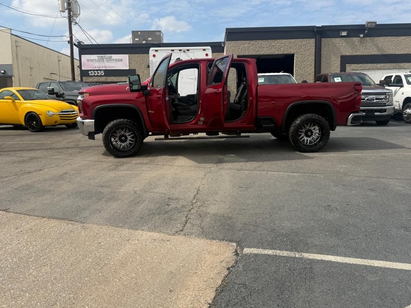 Chevrolet Silverado 2500HD Vehicle Full-screen Gallery Image 34