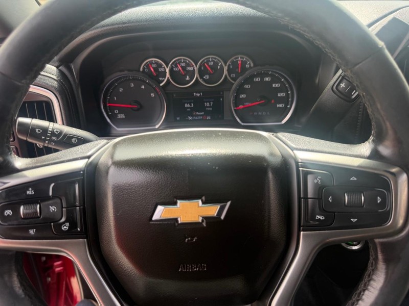 Chevrolet Silverado 2500HD Vehicle Full-screen Gallery Image 35