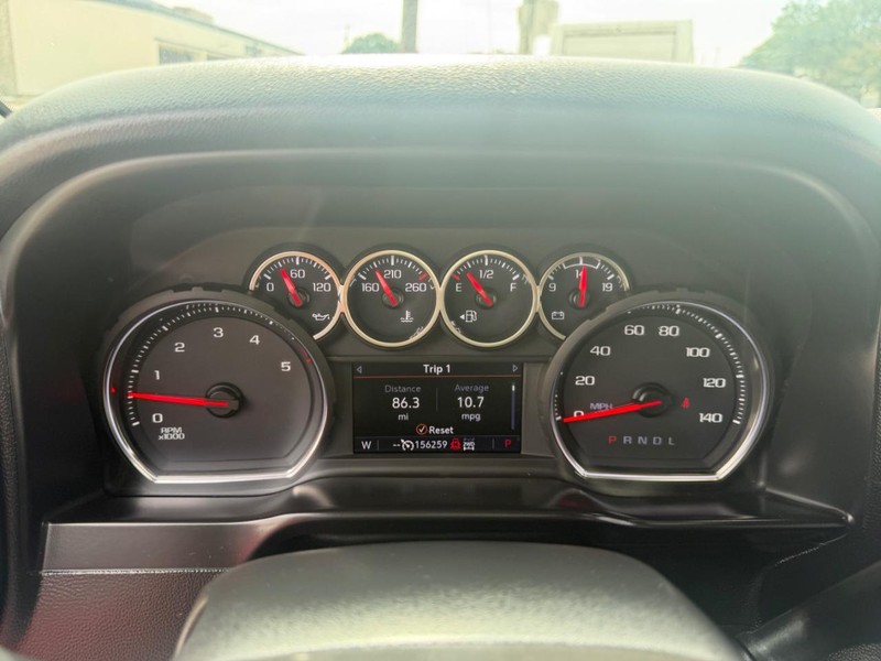 Chevrolet Silverado 2500HD Vehicle Full-screen Gallery Image 38
