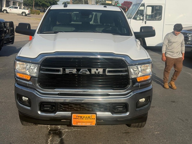Ram 2500 Vehicle Full-screen Gallery Image 03