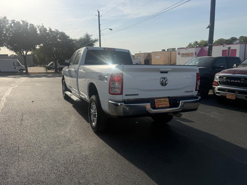 Ram 2500 Vehicle Full-screen Gallery Image 07