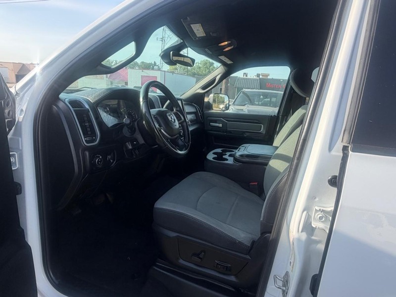 Ram 2500 Vehicle Full-screen Gallery Image 10