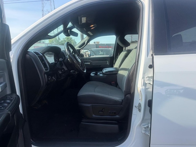 Ram 2500 Vehicle Full-screen Gallery Image 11