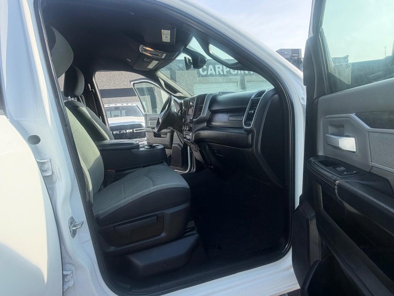 Ram 2500 Vehicle Full-screen Gallery Image 13