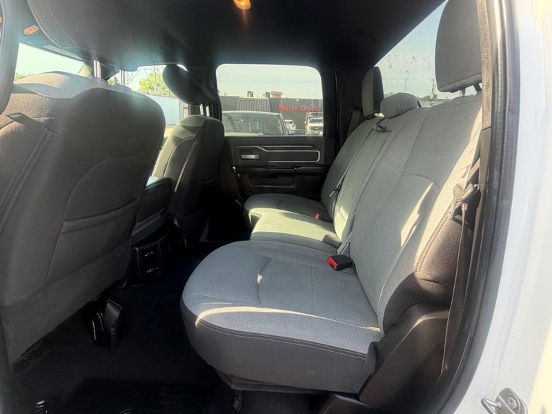Ram 2500 Vehicle Full-screen Gallery Image 15
