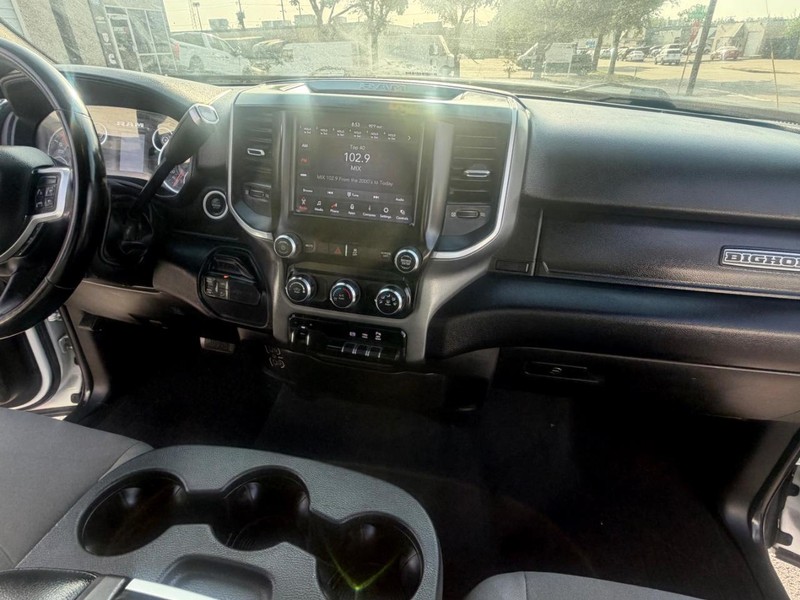 Ram 2500 Vehicle Full-screen Gallery Image 17