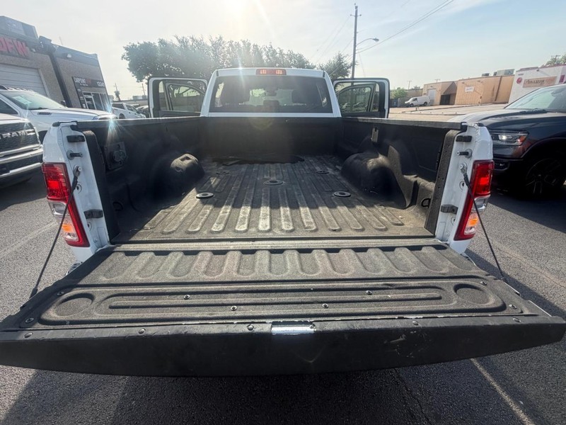 Ram 2500 Vehicle Full-screen Gallery Image 21