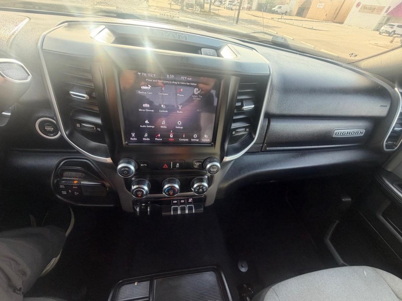Ram 2500 Vehicle Full-screen Gallery Image 22
