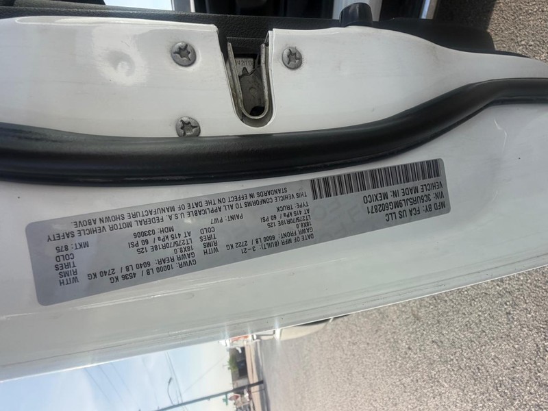 Ram 2500 Vehicle Full-screen Gallery Image 24