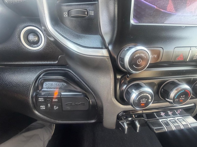 Ram 2500 Vehicle Full-screen Gallery Image 25