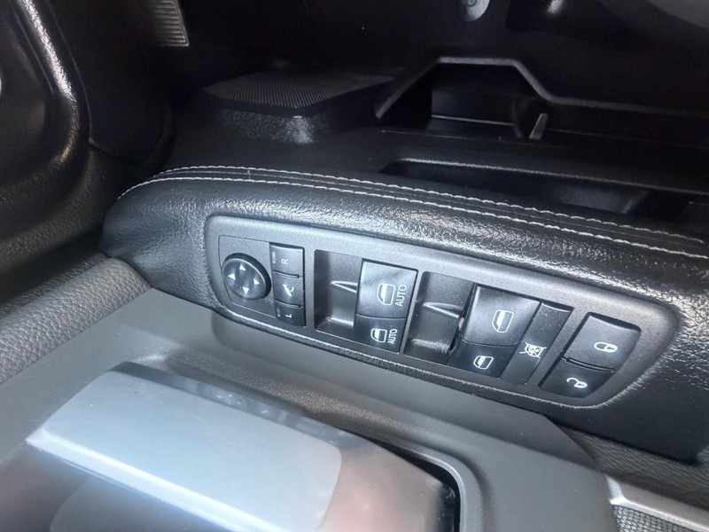 Ram 2500 Vehicle Full-screen Gallery Image 33