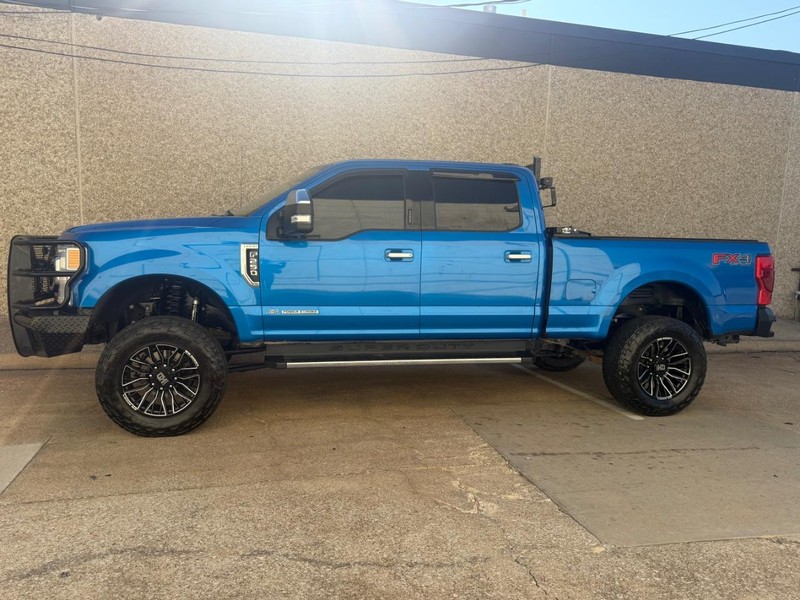 Ford Super Duty F-250 SRW Vehicle Full-screen Gallery Image 01