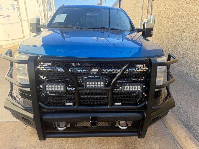 Ford Super Duty F-250 SRW Vehicle Full-screen Gallery Image 11