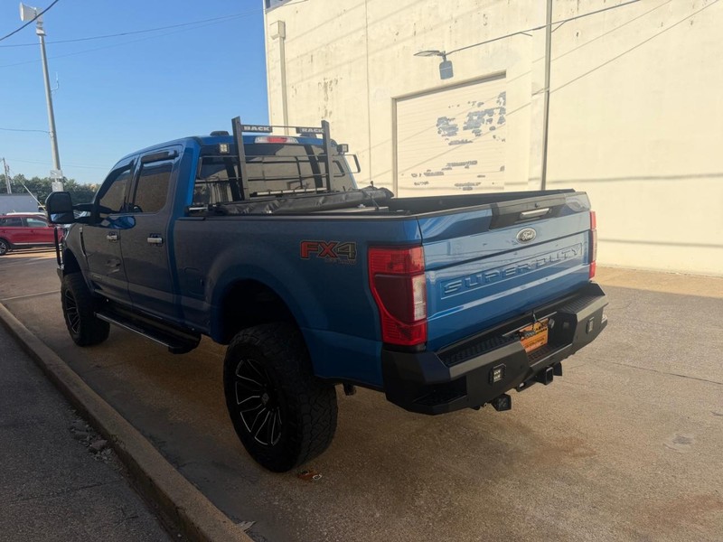 Ford Super Duty F-250 SRW Vehicle Full-screen Gallery Image 14