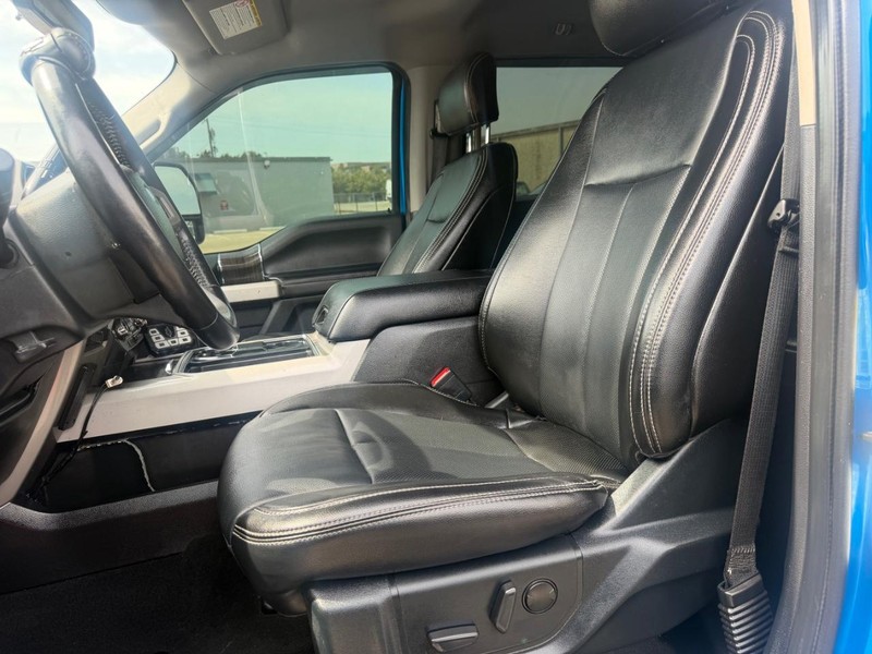 Ford Super Duty F-250 SRW Vehicle Full-screen Gallery Image 17