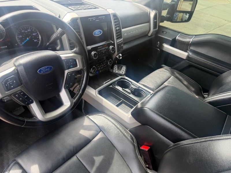 Ford Super Duty F-250 SRW Vehicle Full-screen Gallery Image 18