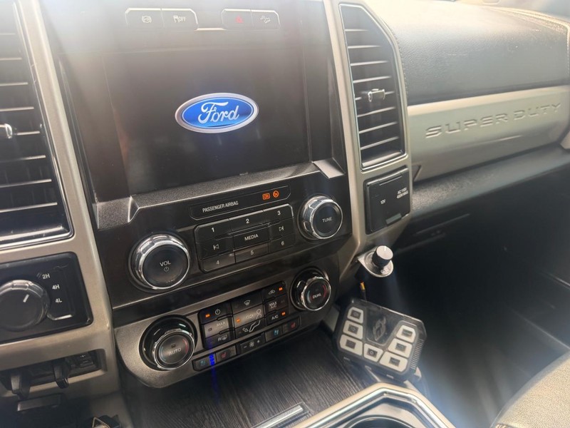 Ford Super Duty F-250 SRW Vehicle Full-screen Gallery Image 19