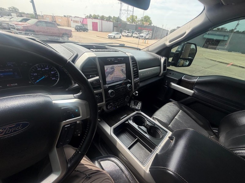 Ford Super Duty F-250 SRW Vehicle Full-screen Gallery Image 20