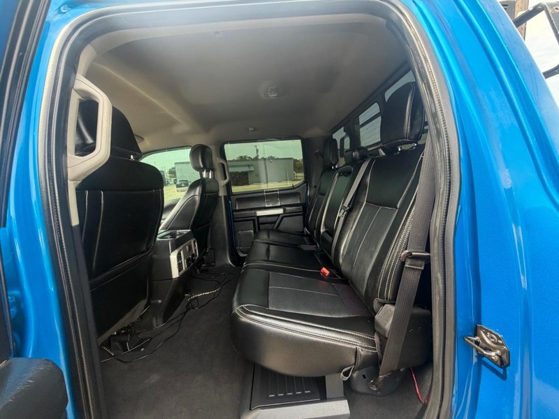 Ford Super Duty F-250 SRW Vehicle Full-screen Gallery Image 21