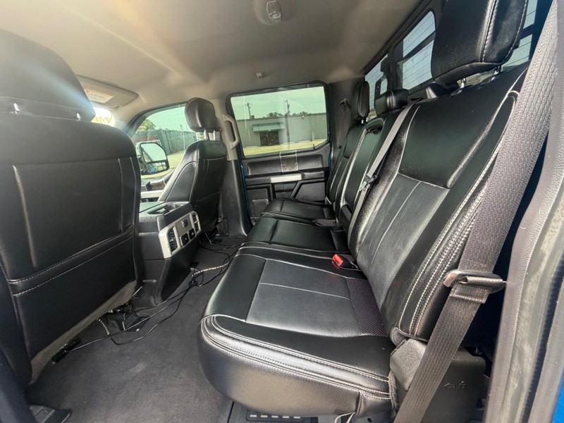 Ford Super Duty F-250 SRW Vehicle Full-screen Gallery Image 22