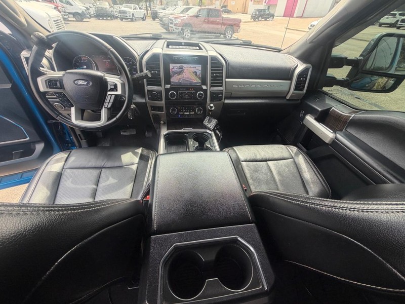 Ford Super Duty F-250 SRW Vehicle Full-screen Gallery Image 23