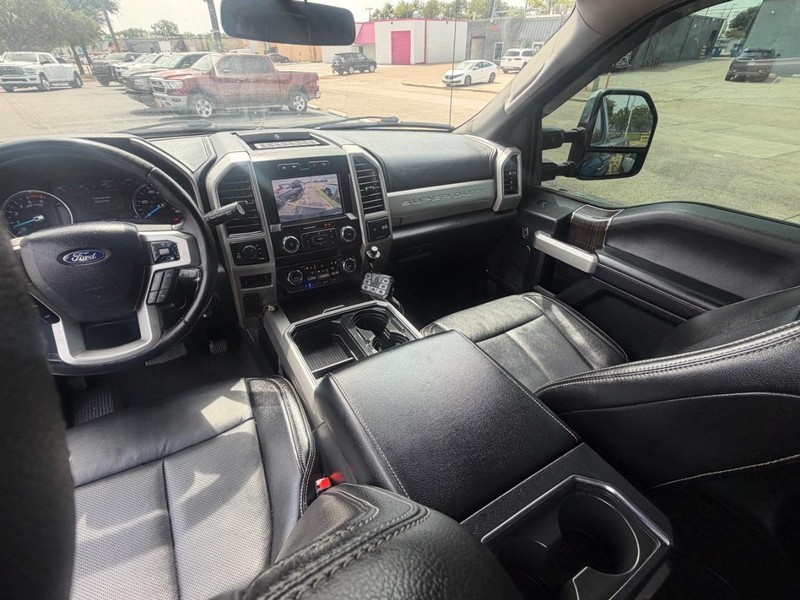 Ford Super Duty F-250 SRW Vehicle Full-screen Gallery Image 24