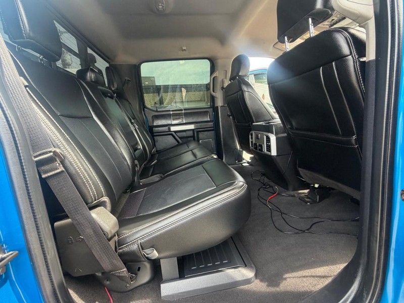Ford Super Duty F-250 SRW Vehicle Full-screen Gallery Image 25