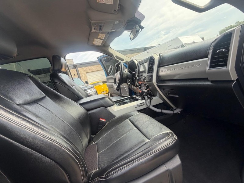 Ford Super Duty F-250 SRW Vehicle Full-screen Gallery Image 26