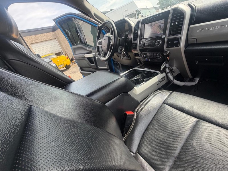 Ford Super Duty F-250 SRW Vehicle Full-screen Gallery Image 27